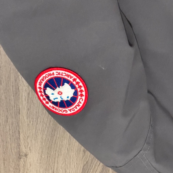 Men’s Canada Goose Chateau Parka Fusion Fit Down Jacket XS in Graphite - Picture 3 of 7